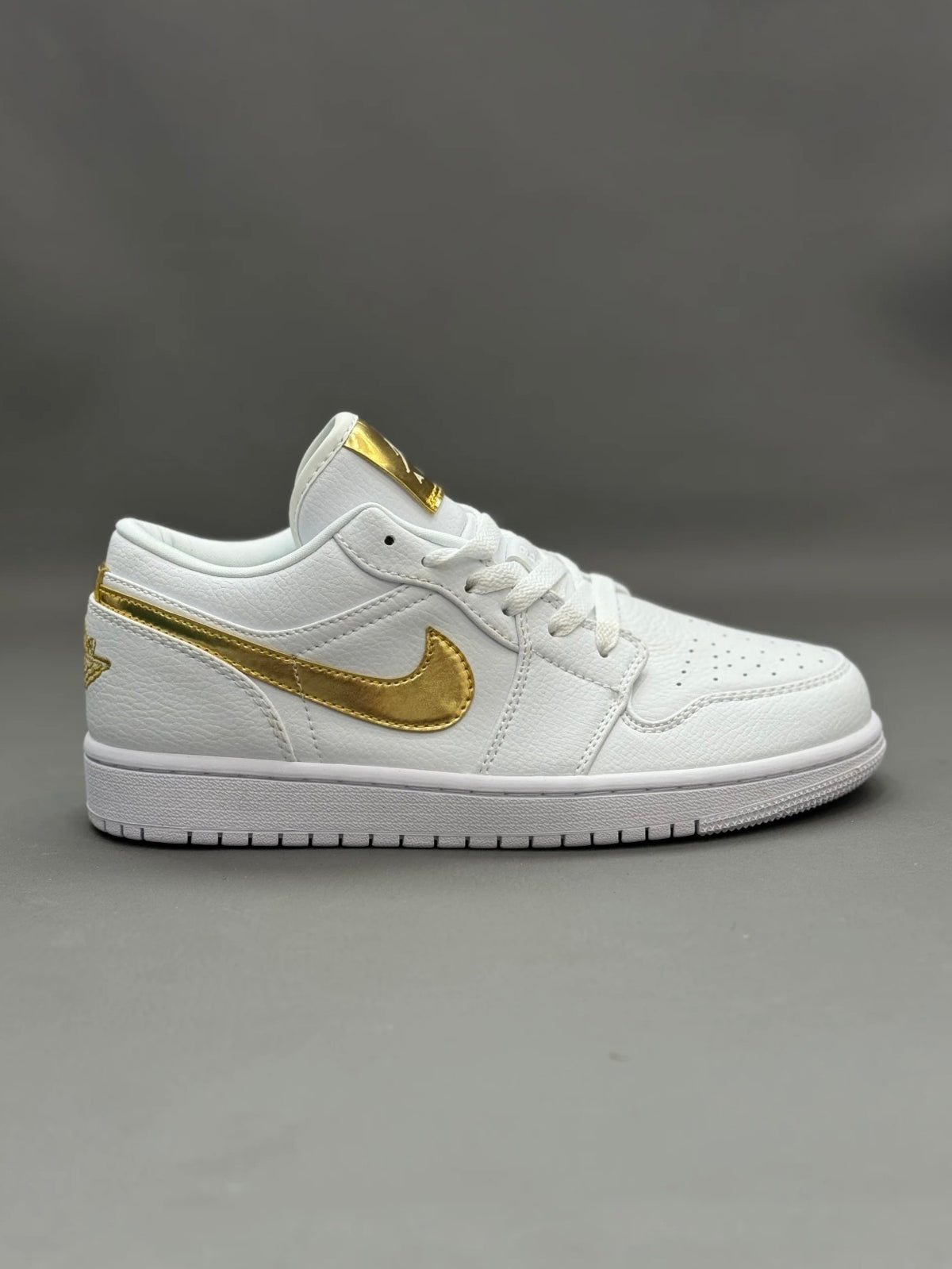 Air Jordan 1 Low Blanco Dorado